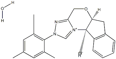 (5AS,10BR)-2-均三甲基苯基-4,5A,6,10B-四氢茚并[2,1-B][1,2,4]三唑并[4,3-D][1,4]恶嗪-2-鎓氯化物水合物 结构式