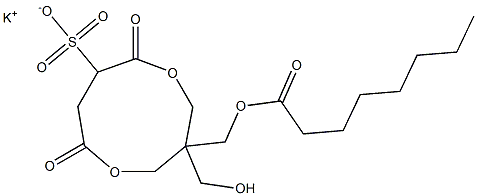 1-(Octanoyloxymethyl)-1-(hydroxymethyl)-4,7-dioxo-3,8-dioxacyclononane-6-sulfonic acid potassium salt 结构式