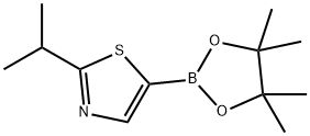 2-异丙基-5-(4,4,5,5-四甲基-1,3,2-二氧硼烷-2-基)噻唑 结构式