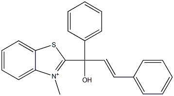 2-(1,3-Diphenyl-1-hydroxy-2-propenyl)-3-methylbenzothiazol-3-ium 结构式