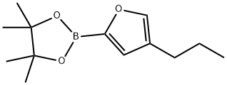 4,4,5,5-tetramethyl-2-(4-propylfuran-2-yl)-1,3,2-dioxaborolane 结构式