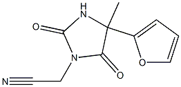 [4-(2-furyl)-4-methyl-2,5-dioxoimidazolidin-1-yl]acetonitrile 结构式