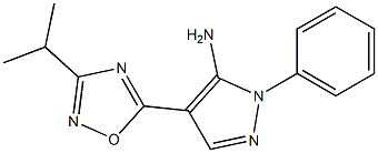 1-phenyl-4-[3-(propan-2-yl)-1,2,4-oxadiazol-5-yl]-1H-pyrazol-5-amine 结构式