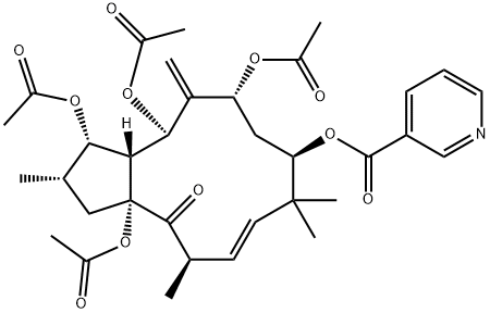 3-吡啶羧酸 (2S,3S,3AR,4R,6R,8R,10E,12R,13AR)-3,4,6,13A-四(乙酰氧基)-2,3,3A,4,5,6,7,8,9,12,13,13A-十二氢-2,9,9,12-四甲基-5-亚甲基-13-氧代-1H-环戊二烯并环十二碳六烯-8-基酯 结构式