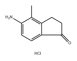 5-氨基-4-甲基-2,3-二氢-1H-茚-1-酮盐酸盐 结构式