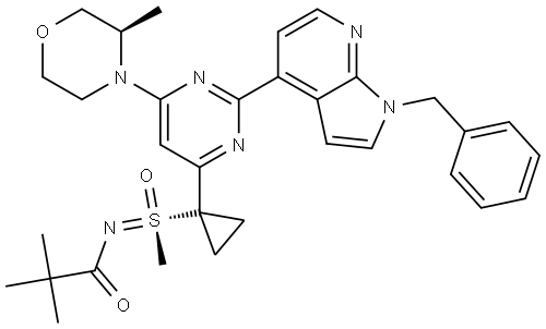 Propanamide, 2,2-dimethyl-N-[(R)-methyl[1-[6-[(3R)-3-methyl-4-morpholinyl]-2-[1-(phenylmethyl)-1H-pyrrolo[2,3-b]pyridin-4-yl]-4-pyrimidinyl]cyclopropyl]oxido-λ4-sulfanylidene]- 结构式