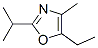 Oxazole, 5-ethyl-4-methyl-2-(1-methylethyl)- (9CI) 结构式