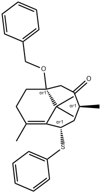 Bicyclo(5.3.1)undec-7-en-3-one, 4,8,11,11-tetramethyl-1-(phenylmethoxy )-6-(phenylthio)-, (4-endo,6-exo)-(+-)- 结构式