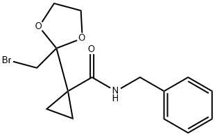 1-[2-(溴甲基)-1,3-二氧戊环-2-基]-N-苄基环丙甲酰胺 结构式