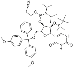 5-[5-O-[二(4-甲氧基苯基)苯基甲基]-3-O-[[二异丙基氨基](2-氰基乙氧基)膦基]-2-O-[(叔丁基)二甲基硅烷基]-BETA-D-呋喃核糖基]-2,4(1H,3H)-嘧啶二酮 结构式