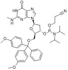 5'-O-[二(4-甲氧基苯基)苯基甲基]-2'-脱氧-N-甲基-鸟苷 3'-[2-氰基乙基二异丙基氨基亚磷酸酯] 结构式