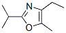 Oxazole, 4-ethyl-5-methyl-2-(1-methylethyl)- (9CI) 结构式