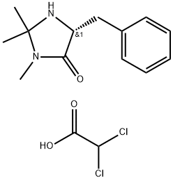 (5R)-2,2,3-三甲基-5-苄基-4-咪唑啉酮二氯乙酸 结构式