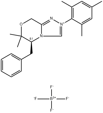 (S)-5-苄基-2-均三甲苯基-6,6-二甲基-6,8-二氢-5H-[1,2,4]三氮唑并[3,4-C][1,4]噁嗪-2-四氟硼酸鎓盐 结构式