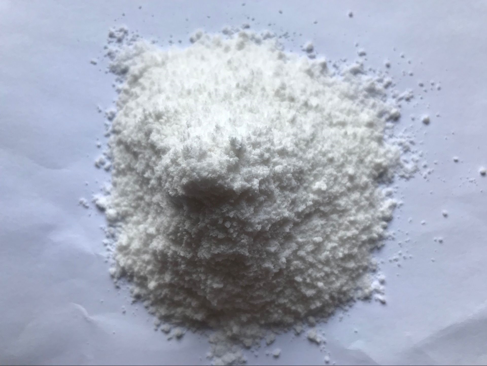 LC242,2-Methyl-1,4-phenylene bis(4-(((4-(acryloyloxy)butoxy)carbonyl)oxy)benzoate)