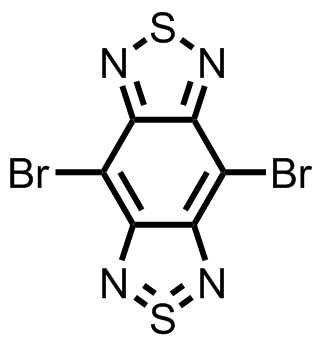 M8042,4,8-bis(5-bromo-4-(2-hexyldecyl)thiophen-2-yl)benzo-[1,2-c;4,5-c']bis[1,2,5]thiadiazole
