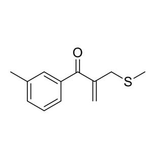 2-甲基硫甲基-1-间甲苯丙-2-烯-1-酮