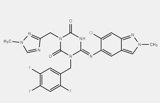 (E)-6-((6-氯-2-甲基-2H-吲唑-5-基)亚氨基)-3-((1-甲基-1H-1,2,4-三唑-3-基)甲基 )-1-(2,4,5-三氟苄基)-1,3,5-三嗪烷-2,4-二酮,1,3,5-Triazine-2,4(1H,3H)-dione, 6-[(6-chloro-2-methyl-2H-indazol-5-yl)imino]dihydro-3-[(1-methyl-1H-1,2,4-triazol-3-yl)methyl]-1-[(2,4,5-trifluorophenyl)methyl]-, (6E)-