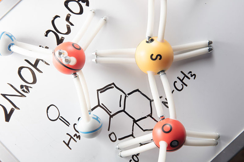 三羥甲基丙烷-三[3-(2-甲基吖丙啶基)丙酸酯],Trimethylolpropane tris(2-methyl-1-aziridinepropionate